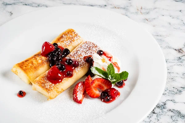 Pancakes Strawberries Mint — Stock Photo, Image