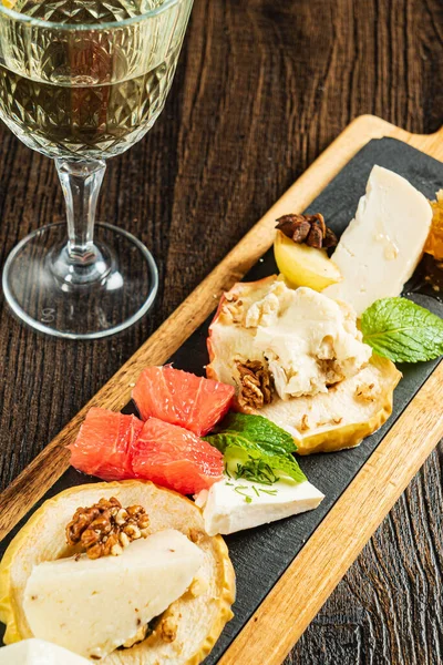White Wine Plate Cheese — Stockfoto