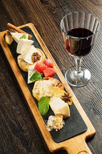 Cheese Table Red Wine — Stok fotoğraf