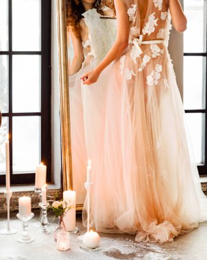 Gelin içeride, kapayın.