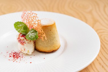 Yaz tatlı çilek ve dondurma ile