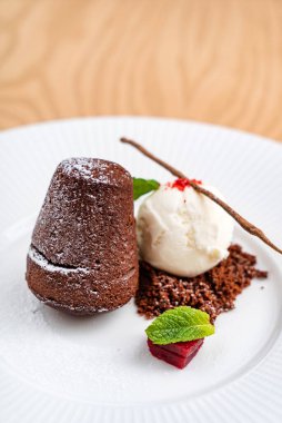 Dondurmalı çikolatalı kek.