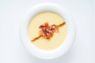 Pastırmalı çorba kreması, üst manzara.