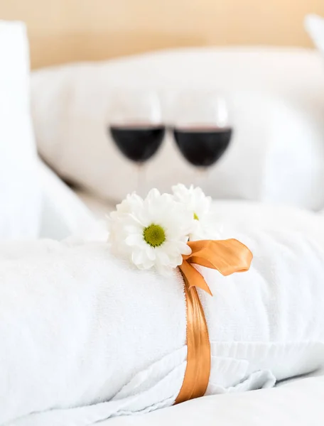 Biały Ręcznik Luksusowym Hotelu Butikowym — Zdjęcie stockowe