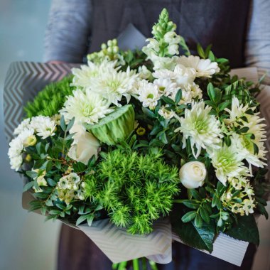 Ellerinde güzel bir buket