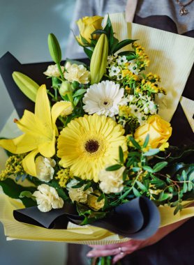 Ellerinde güzel bir buket