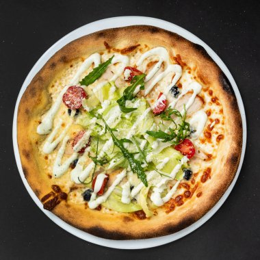 Taze İtalyan pizzası, yakın çekim.