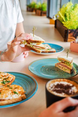 Evde nefis bir kahvaltı.