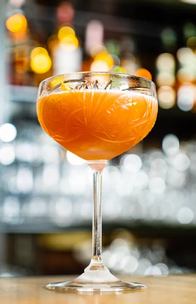 Cocktail Moderno Sul Tavolo — Foto Stock