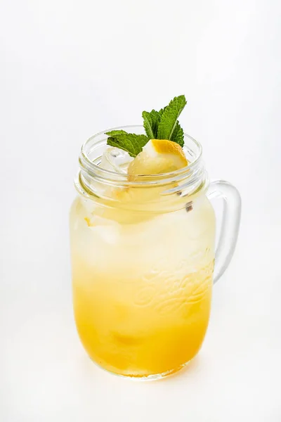 Lemoniada Letnia Białym Tle — Zdjęcie stockowe