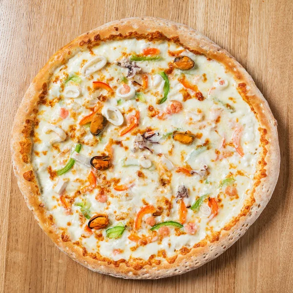 Välsmakande Italiensk Pizza Trä Bakgrund — Stockfoto