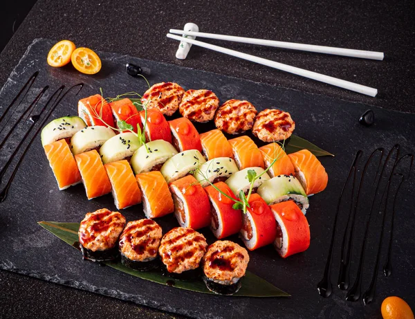 Sushi Fondo Negro —  Fotos de Stock