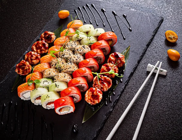 Sushi Nastavit Černém Pozadí — Stock fotografie
