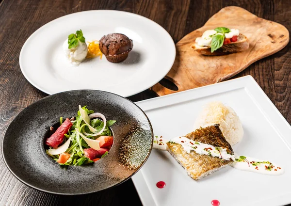 Restoranda akşam yemeği.