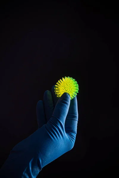 Medico Guanti Blu Con Modello Virus — Foto Stock