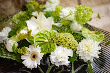 Ellerinde güzel bir buket