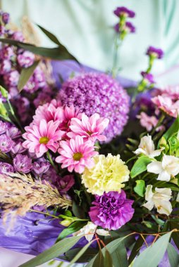 Ellerinde güzel bir buket