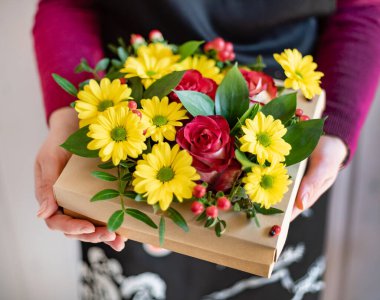 Ellerinde güzel bir buket