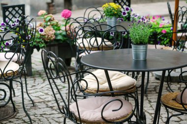 Polonya 'da boş bir kafe