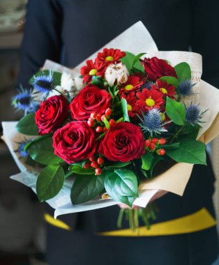 Ellerinde güzel bir buket