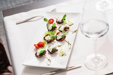 Lezzetli kanepe, kapat.