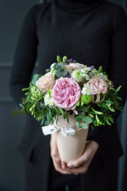 Ellerinde güzel bir buket