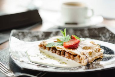 Elmalı börek, yakın çekim.