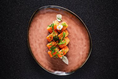 Yenilebilir çiçekli yaratıcı suşi seti