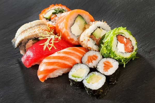 Lezzetli suşi, kapat.