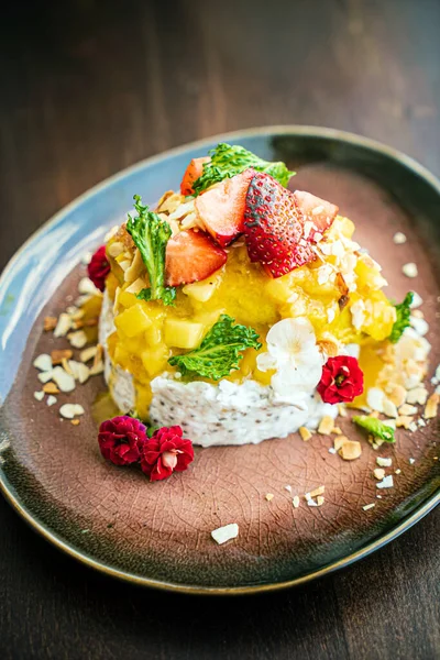 Taze meyveli vejetaryen tatlısı