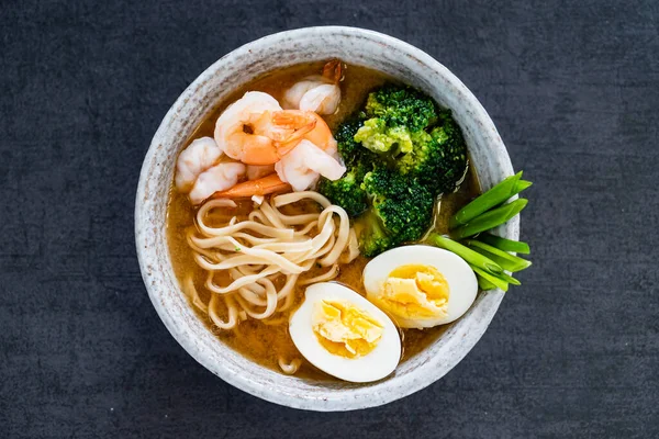 Soupe Nouilles Asiatiques Aux Crevettes Oeuf — Photo