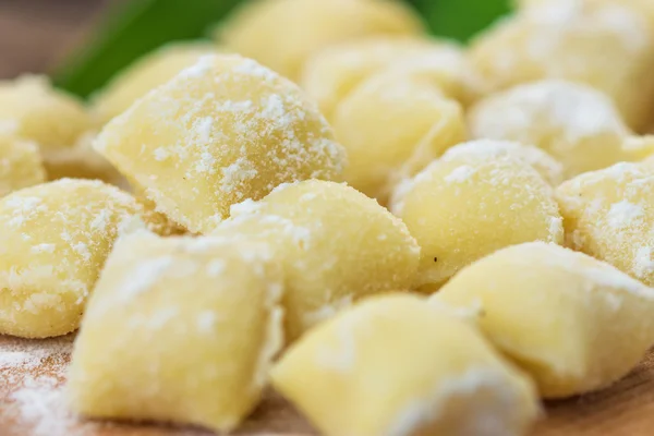 Nyers házi készítésű gnocchi — Stock Fotó