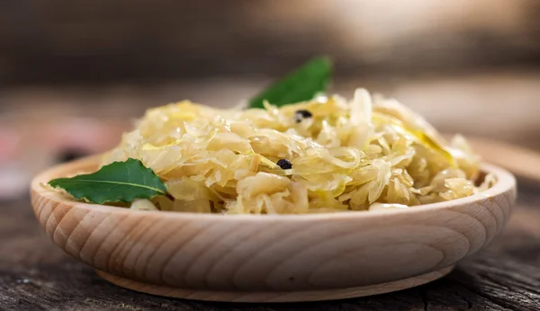 Steamed sauerkraut with leaves — Stock Photo, Image