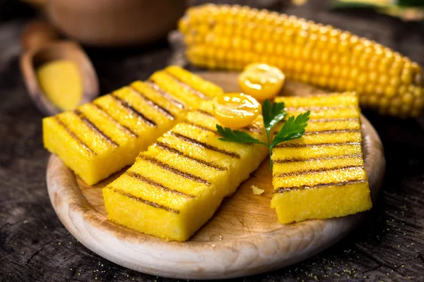 Sárga grillezett polenta — Stock Fotó