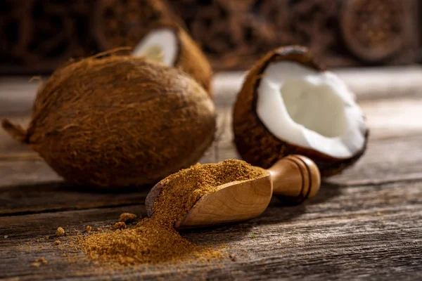Кокосовый сахар с кокосами — стоковое фото