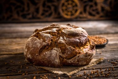 Taze pişmiş ekmek.