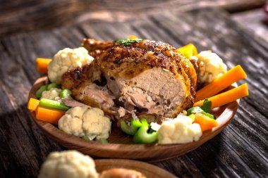 sebze ile kavrulmuş tavuk