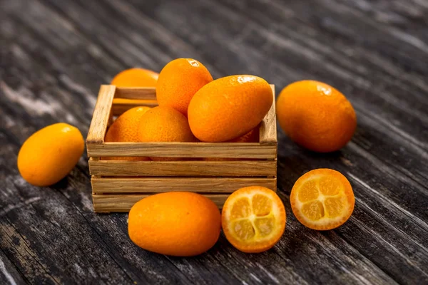 梱包箱に生オレンジ キンカン — ストック写真