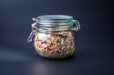 Granola ile fındık ve tohumlar