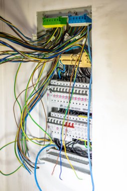 Elektrikçi sabitleme elektrik paneli