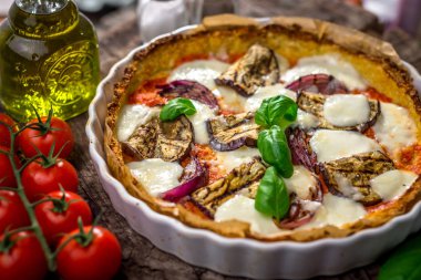 Mozzarela sebze pizza