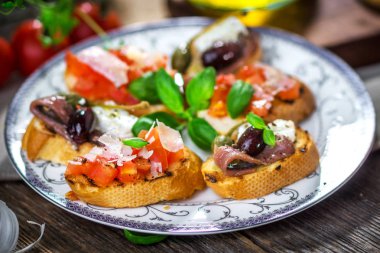 Lezzetli ev yapımı bruschetta parçaları