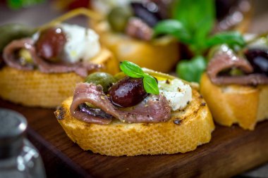 Bruschetta adet hamsi ile