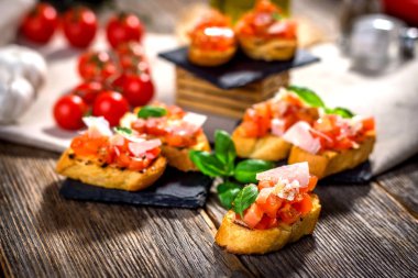 domates Bruschetta taşlarla