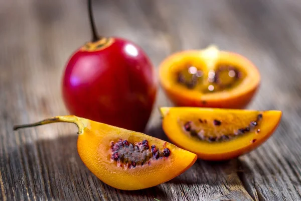 Свежие фрукты тамарильос — стоковое фото