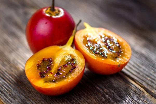 Frutas frescas de tamarillos —  Fotos de Stock