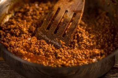 Bolognese sos tavası