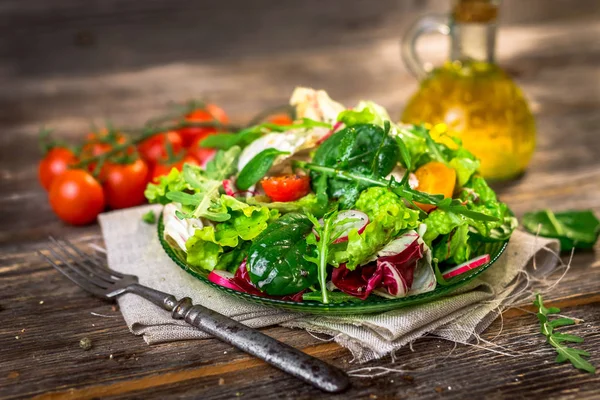 Salada de legumes frescos — Fotografia de Stock