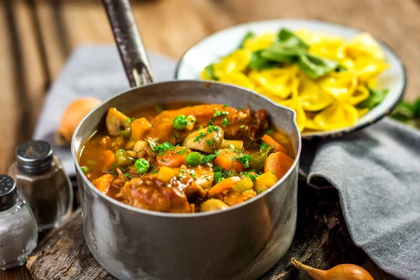 Guisado caseiro com carne — Fotografia de Stock