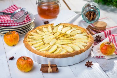 Ev yapımı elmalı turta. 